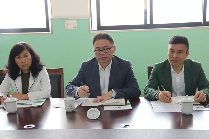 民盟自貢市委領(lǐng)導調(diào)研自貢衡中現(xiàn)場